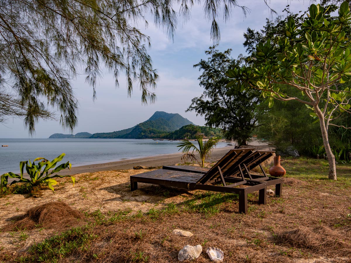 Spectacular views of the coastline and Koh Pu mountain 